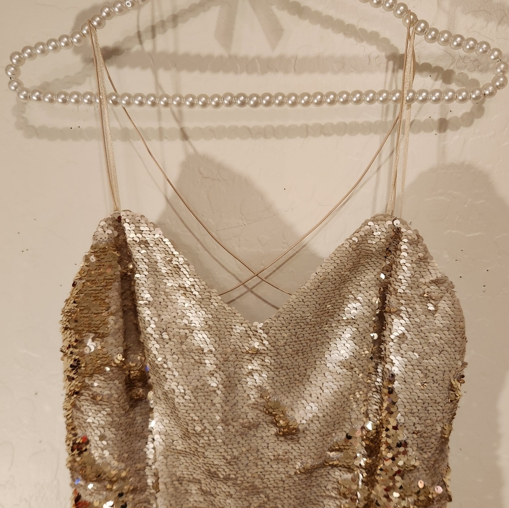 Two Toned Gold Sequin ASTR Midi Dreas
